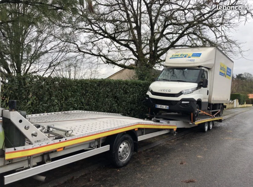 Enlèvement d’épave à Cesson-Sévigné avec camion plateau