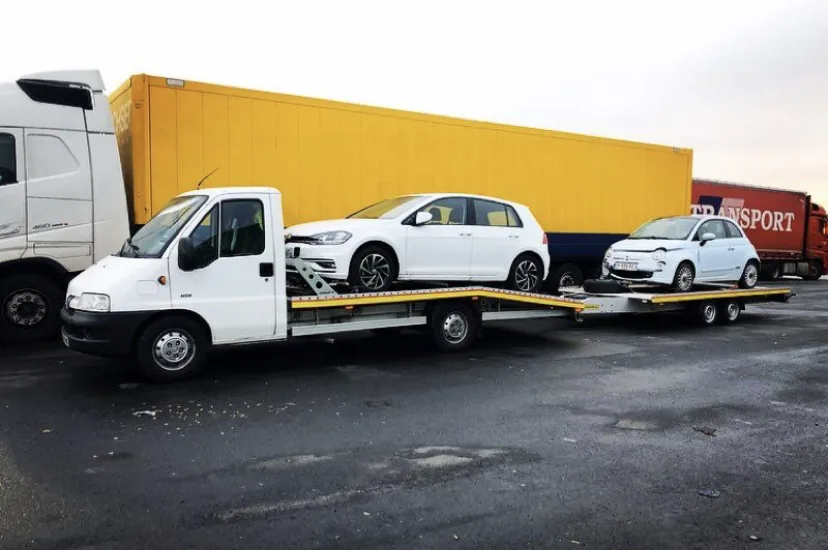 Enlèvement d’épave à Saint-Malo avec camion plateau
