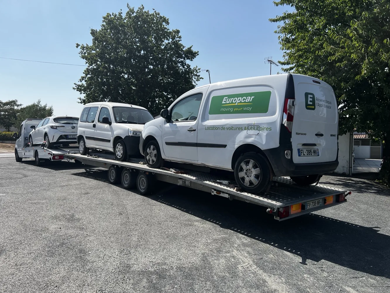 Enlèvement d’épave à Fougères avec camion plateau